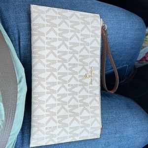 Michael Kors MK Jet Set Wristlet Clutch